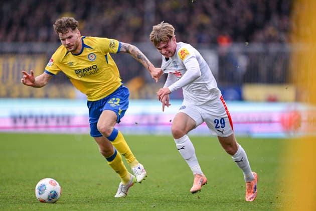 07 12 2025, Soccer, 2 Bundesliga, 15 Matchday Season 2025 2026, Eintracht Braunschweig Holstein Kiel, Kevin Ehlers Eintracht Braunschweig , Niklas Niehoff Holstein Kiel xRHR PHOTO TKx Copyright: RHR-FOTOx RHR-FOTO TK