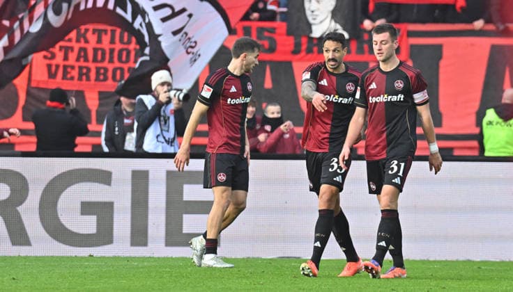 07 12 2025 Soccer Season 2025 2026 2 Soccer Bundesliga 15 Matchday 1 FC Nürnberg FCN Club SpVgg Greuther Fürth Kleeblatt Derby Frankenderby Sportfoto Zink MeZi xmexzix DFL regulations prohibit any use of photographs as image sequences and or quasi video only for editorial use Adriano Grimaldi 33, 1 FC Nürnberg FCN Robin Knoche 31, 1 FC Nürnberg FCN, right disappointed disappointment