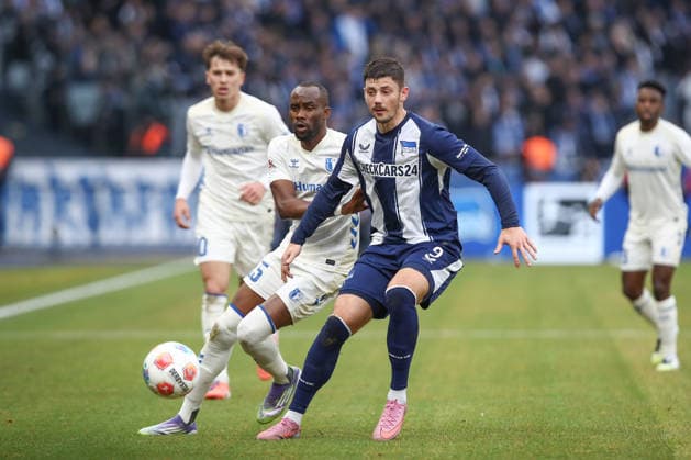 07 12 2025, xtgx, Football 2 Bundesliga, Hertha BSC Berlin 1 FC Magdeburg emspor, v l Silas Gnaka Magdeburg, 25 , Dawid Kownacki Hertha, 9 duel, duel, fight, tackle DFL DFB REGULATIONS PROHIBIT ANY USE OF PHOTOGRAPHS as IMAGE SEQUENCES and or QUASI VIDEO Berlin