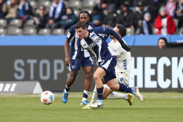 07 12 2025, xtgx, Soccer 2 Bundesliga, Hertha BSC Berlin 1 FC Magdeburg emspor, v l Diego Demme Hertha, 6 hits Falko Michel Magdeburg, 21 with the elbow in the face, duel, fight, tackle DFL DFB REGULATIONS PROHIBIT ANY USE OF PHOTOGRAPHS as IMAGE SEQUENCES and or QUASI VIDEO Berlin