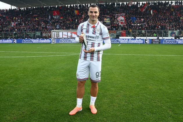 Cremonese s Federico BonazzoliPanini Player of the match Serie A Enilive 2025 2026 during the Serie A soccer match between Cremonese and Lecce at the Giovanni Zini Stadium in Cremona Italy - Sunday, 7 december 2025. - Soccer .  Copyright: xAlbertoxMariani LaPressex