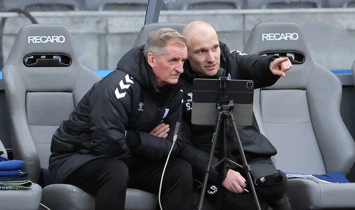 Coach Petrik Sander analyzes with co-coach Silvio Bankert Sport Football Soccer DFL 2 Bundesliga Men 15 Matchday Season 2025 2026 07 12 2025 Hertha BSC Berlin vs 1 FC Magdeburg FCM DFL regulations prohibit any use of photographs as image sequences and or quasi video