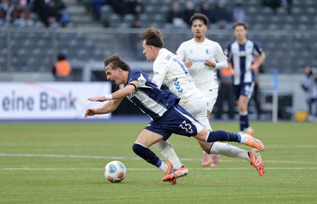 Michal Karbownik in a duel with Noah Pesch Action Match scene Sport Football Soccer DFL 2 Bundesliga Men 15 Matchday Season 2025 2026 07 12 2025 Hertha BSC Berlin vs 1 FC Magdeburg FCM DFL regulations prohibit any use of photographs as image sequences and or quasi video
