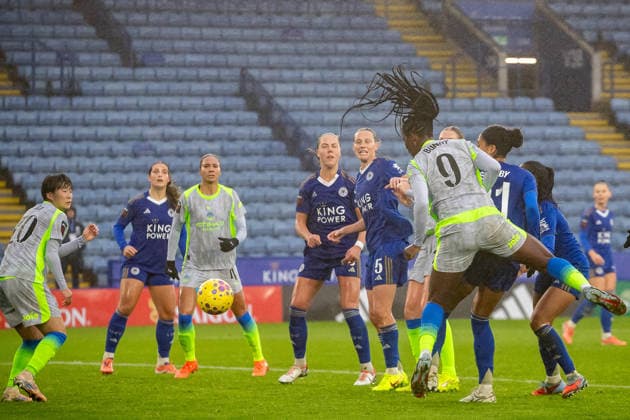 Leicester City Women v Manchester City Women Women s Super League 07 12 2025. GOAL scores 2-0 Manchester City Women forward Khadija Shaw (9) heads the ball into goal during the Women s Super League match between Leicester City Women and Manchester City Women at the King Power Stadium, Leicester, England on 7 December 2025. Leicester King Power Stadium Leicestershire England Editorial use only , Copyright: xManjitxNarotrax PSI-23357-0027