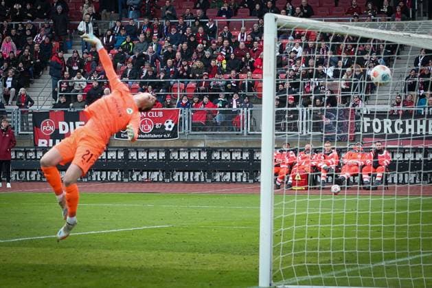 Timo Schlieck 21 Spvgg Greuther Fuerth without a chance at 1 0, 1 FC Nuernberg vs Spvgg Greuther Fuerth, Football, 2 Bundesliga, DFL, Season 2025 2026, Hinrunde, 15 Matchday, 07 12 2025 DFB regulations prohibit any use of photographs as image sequences and or quasi video Nuernberg Bayern Germany Copyright: xkolbert-press MartinxAgüerax