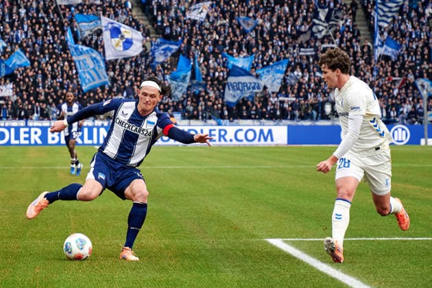 Fabian Reese Hertha BSC, 11 , Max Geschwill 1 FC Magdeburg, 28 , GER, Hertha BSC vs ,1 FC Magdeburg, 2 Bundesliga, Season 2025 2026, 15 Matchday, 07 12 2025 DFL REGULATIONS PROHIBIT ANY USE OF PHOTOGRAPHS AS IMAGE SEQUENCES AND OR QUASI VIDEO GER, Hertha BSC vs ,1 FC Magdeburg, 2 Bundesliga, Season 2025 2026, 15 Matchday, 07 12 2025 Berlin Copyright: xEibner-Pressefotox xClaudiusxRauchx EP_CRH