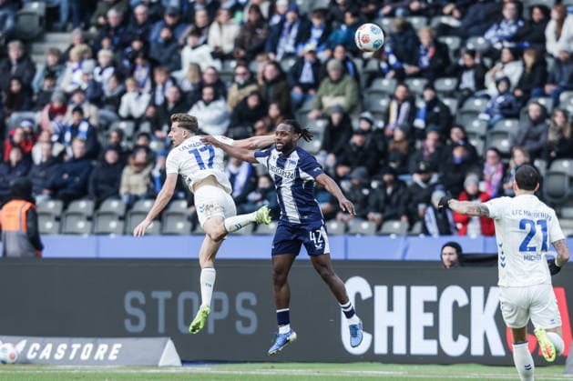 Sport, Football, 2 Bundesliga Season 2025 2026 15 Matchday Hertha BSC Berlin 1 FC Magdeburg 07 12 2025, Olympiastadion Berlin Alexander Nollenberger 1 FC Magdeburg, 17 Deyovaisio Evan Zeefuik Hertha BSC Berlin, 42 Berlin Olympiastadion Berlin Berlin Germany