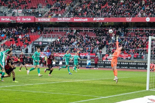 Luca Lochosvili 24 1FC Nuernberg koepft das 1 0, Tor, 1 FC Nuernberg vs Spvgg Greuther Fuerth, Fußball, 2 Bundesliga, DFL, Saison 2025 2026, Hinrunde, 15 Spieltag, 07 12 2025 DFB regulations prohibit any use of photographs as image sequences and or quasi video Nuernberg Bayern Germany Copyright: xkolbert-press MartinxAgüerax