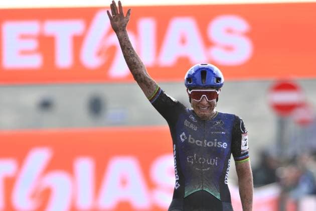 Dutch Lucinda Brand celebrates as she crosses the finish line to win the women s elite race of the Cyclocross World Cup, in Terralba, Sardinia, Italy, Sunday 07 December 2025, stage 3 (out of 12) in the World Cup of the 2026-2027 season. DAVIDxPINTENS  x147184114x