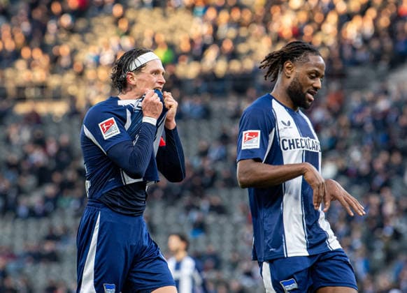 Soccer, Men, Season 2025 2026, 2 Bundesliga 15 Matchday , Hertha BSC 1 FC Magdeburg, v l Fabian Reese Hertha BSC , Deyovaisio Zeefuik Hertha BSC , 07 12 2025, Copyright: xSebastianxRäppold MatthiasxKochx