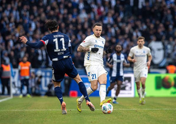 Soccer, Men, Season 2025 2026, 2 Bundesliga 15 Matchday , Hertha BSC 1 FC Magdeburg, v l Fabian Reese Hertha BSC , Falko Michel Magdeburg , 07 12 2025, Copyright: xSebastianxRäppold MatthiasxKochx