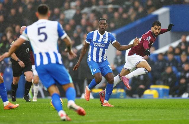 Lucas Paqueta of West Ham United and Danny Welbeck of Brighton and Hove Albion. Brighton and Hove Albion v West Ham United, Premier League, Football, American Express Community Stadium, Brighton, UK - 07 Dec 2025Brighton American Express Community Stadi United Kingdom EDITORIAL USE ONLY No use with unauthorised audio, video, data, fixture lists, club league logos or live services. Online in-match use limited to 120 images, no video emulation. No use in betting, games or single club league player publications. Copyright: xJamesxMarsh Shutterstockx 16009415q