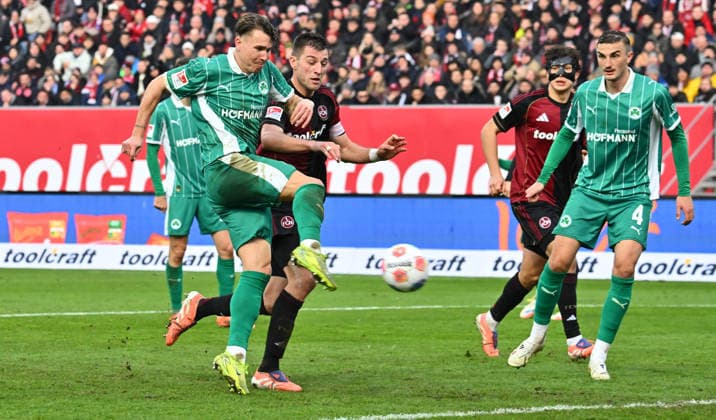 07 12 2025 Soccer Season 2025 2026 2 Soccer Bundesliga 15 Matchday 1 FC Nürnberg FCN Club SpVgg Greuther Fürth Kleeblatt Derby Frankenderby Sportfoto Zink xwoxzix DFL regulations prohibit any use of photographs as image sequences and or quasi video only for editorial use Felix Klaus 30, SpVgg Greuther Fürth Robin Knoche 31, 1 FC Nürnberg FCN Chance Torchance