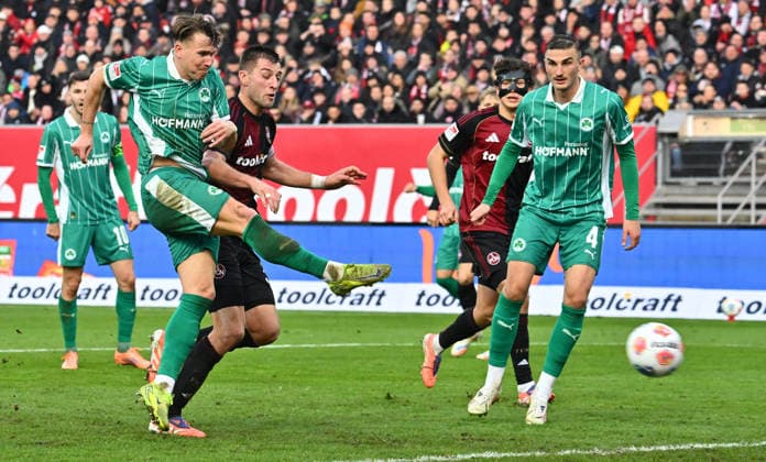 07 12 2025 Soccer Season 2025 2026 2 Soccer Bundesliga 15 Matchday 1 FC Nürnberg FCN Club SpVgg Greuther Fürth Kleeblatt Derby Frankenderby Sportfoto Zink xwoxzix DFL regulations prohibit any use of photographs as image sequences and or quasi video only for editorial use Felix Klaus 30, SpVgg Greuther Fürth Robin Knoche 31, 1 FC Nürnberg FCN Chance Torchance