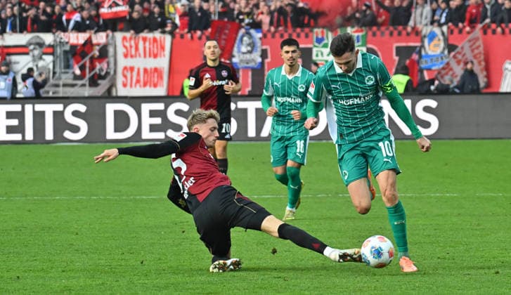 07 12 2025 Soccer Season 2025 2026 2 Soccer Bundesliga 15 Matchday 1 FC Nürnberg FCN Club SpVgg Greuther Fürth Kleeblatt Derby Frankenderby Sportfoto Zink MeZi xmexzix DFL regulations prohibit any use of photographs as image sequences and or quasi video only for editorial use Tim Drexler 15, 1 FC Nürnberg FCN Branimir Hrgota 10, SpVgg Greuther Fürth, rechts