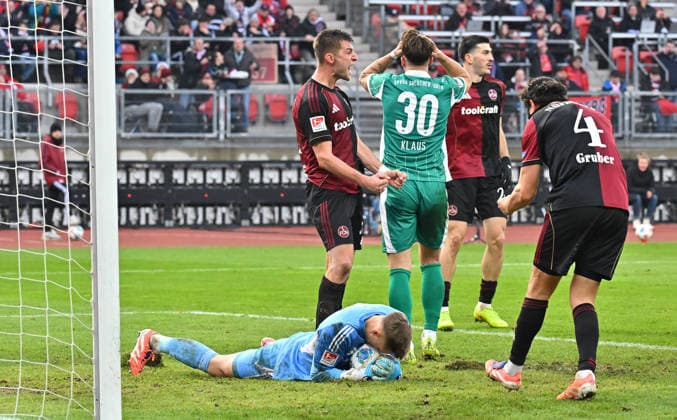 07 12 2025 Soccer Season 2025 2026 2 Soccer Bundesliga 15 Matchday 1 FC Nürnberg FCN Club SpVgg Greuther Fürth Kleeblatt Derby Frankenderby Sportfoto Zink MeZi xmexzix DFL regulations prohibit any use of photographs as image sequences and or quasi video only for editorial use Robin Knoche 31, 1 FC Nürnberg FCN Fabio Gruber 4, 1 FC Nürnberg FCN ballt Faust Fäuste Jan Reichert 1, 1 FC Nürnberg FCN vor Felix Klaus 30, SpVgg Greuther Fürth
