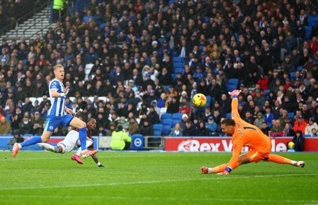 Crysencio Summerville of West Ham United sees his shot saved by Bart Verbruggen of Brighton and Hove Albion. Brighton and Hove Albion v West Ham United, Premier League, Football, American Express Community Stadium, Brighton, UK - 07 Dec 2025Brighton American Express Community Stadi United Kingdom EDITORIAL USE ONLY No use with unauthorised audio, video, data, fixture lists, club league logos or live services. Online in-match use limited to 120 images, no video emulation. No use in betting, games or single club league player publications. Copyright: xJamesxMarsh Shutterstockx 16009415t