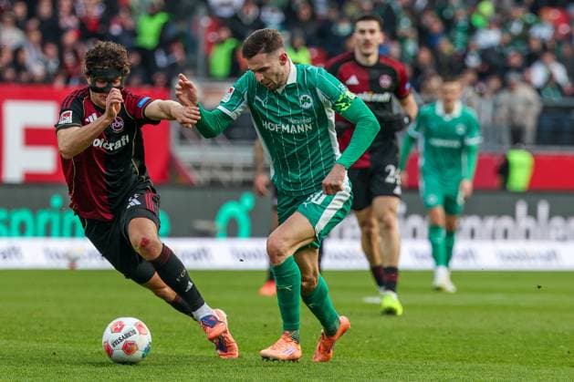 Fabio Gruber 4 1FC Nuernberg in duel with Branimir Hrgota 10 Spvgg Greuther Fuerth , 1 FC Nuernberg vs Spvgg Greuther Fuerth, Fußball, 2 Bundesliga, DFL, Saison 2025 2026, Hinrunde, 15 Spieltag, 07 12 2025 DFB regulations prohibit any use of photographs as image sequences and or quasi video Nuernberg Bayern Germany Copyright: xkolbert-press MartinxAgüerax