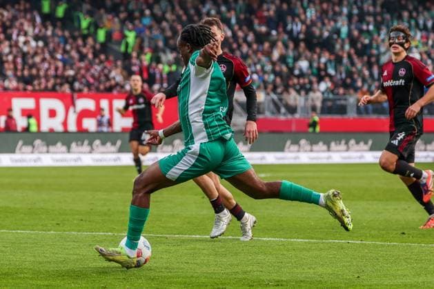 Noel Futkeu 9 Spvgg Greuther Fuerth with a shot, 1 FC Nuernberg vs Spvgg Greuther Fuerth, Football, 2 Bundesliga, DFL, Saison 2025 2026, Hinrunde, 15 Spieltag, 07 12 2025 DFB regulations prohibit any use of photographs as image sequences and or quasi video Nuernberg Bayern Germany Copyright: xkolbert-press MartinxAgüerax