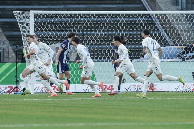 Sport, Soccer, 2 Bundesliga Season 2025 2026 15 Matchday Hertha BSC Berlin 1 FC Magdeburg 07 12 2025, Olympiastadion Berlin Goal celebration m after the goal to 1 0 by Alexander Nollenberger 1 FC Magdeburg, 17 the players are happy Berlin Olympiastadion Berlin Berlin Germany