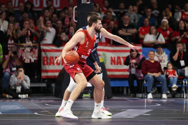 Leon Kratzer FC Bayern Basketball, 08 with Jure Planinic SYNTAINICS MBC, 44 , GER, FC Bayern Basketball vs SYNTAINICS MBC, Basketball, easycredit Basketball Bundesliga, 9 Matchday, Season 2025 2026, 07 12 2025, GER, FC Bayern Basketball vs SYNTAINICS MBC, Basketball, easycredit Basketball Bundesliga, 9 Matchday, Season 2025 2026, 07 12 2025 Munich Copyright: xEibner-Pressefoto JennixMaulx EP_JML