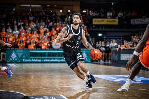 1 Basketball Bundesliga, easyCredit BBL, Season 2025 2026, Men, Main Round, 9 Matchday, 07 12 2025, RASTA Vechta Veolia Hamburg Towers Devon Daniels 21 Veolia Towers Hamburg in action Vechta RASTA Dome Lower Saxony Germany