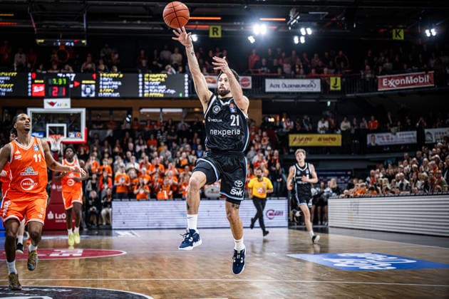 1 Basketball Bundesliga, easyCredit BBL, Season 2025 2026, Men, Main Round, 9 Matchday, 07 12 2025, RASTA Vechta Veolia Hamburg Towers Devon Daniels 21 Veolia Towers Hamburg in action Vechta RASTA Dome Lower Saxony Germany