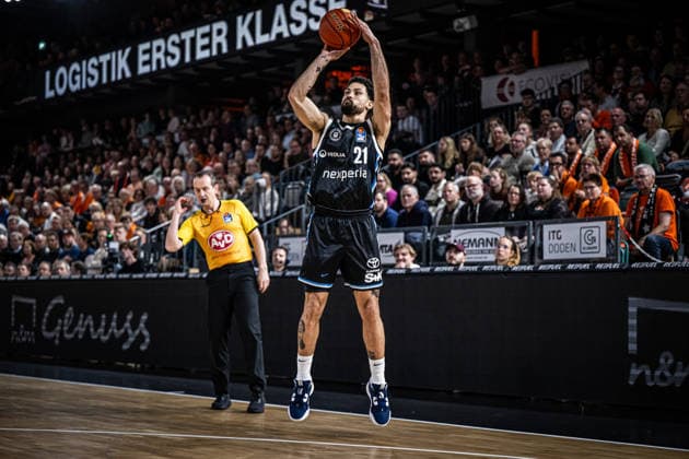 1 Basketball Bundesliga, easyCredit BBL, Season 2025 2026, Men, Main Round, 9 Matchday, 07 12 2025, RASTA Vechta Veolia Hamburg Towers Devon Daniels 21 Veolia Towers Hamburg at Jumpshot Vechta RASTA Dome Lower Saxony Germany