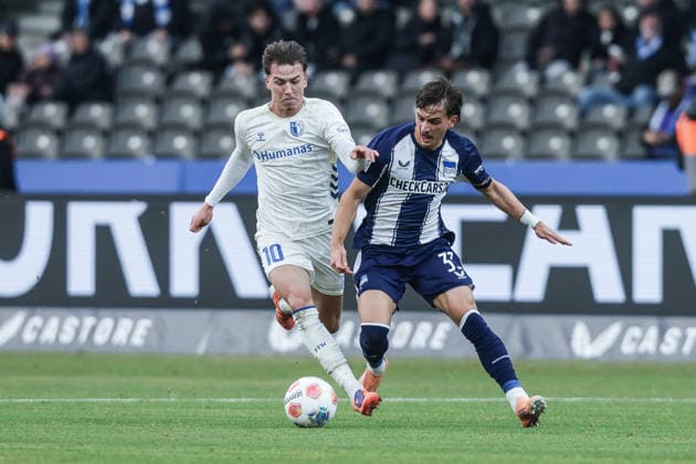 Sport, Football, 2 Bundesliga Season 2025 2026 15 Matchday Hertha BSC Berlin 1 FC Magdeburg 07 12 2025, Olympiastadion Berlin Noah Phil Pesch 1 FC Magdeburg, 10 Michal Karbownik Hertha BSC Berlin, 33 zweikampf Berlin Olympiastadion Berlin Berlin Germany