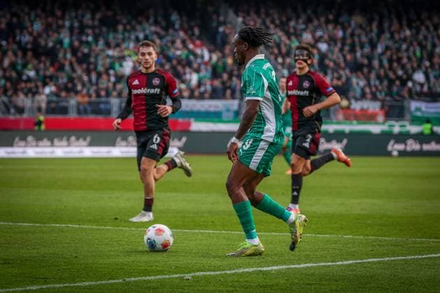 Noel Futkeu 9 Spvgg Greuther Fuerth in action, against Adam Markhiyev 6 1FC Nuernberg , 1 FC Nuernberg vs Spvgg Greuther Fuerth, Football, 2 Bundesliga, DFL, Saison 2025 2026, Hinrunde, 15 Spieltag, 07 12 2025 DFB regulations prohibit any use of photographs as image sequences and or quasi video Nuernberg Bayern Germany Copyright: xkolbert-press MartinxAgüerax