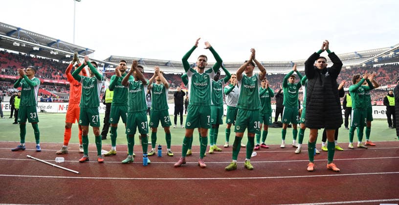 07 12 2025 Soccer Season 2025 2026 2 Soccer Bundesliga 15 Matchday 1 FC Nürnberg FCN Club SpVgg Greuther Fürth Kleeblatt Derby Frankenderby Sportfoto Zink xwoxzix DFL regulations prohibit any use of photographs as image sequences and or quasi video only for editorial use Mannschaft Team Fürth vor Greutherfürthfans Fans Fanblock Kleeblattfans nach Spielende