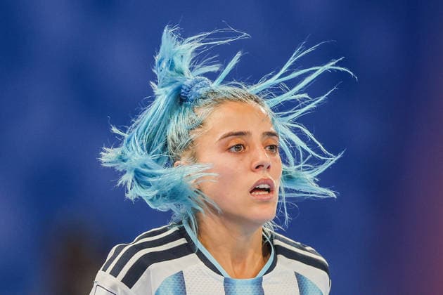 (251207) -- PASIG CITY, Dec. 7, 2025 -- Silvina Nava of Argentina competes during the 3rd place match between Spain and Argentina at the FIFA Futsal Women s World Cup 2025 in Pasig City, the Philippines, Dec. 7, 2025. ) (SP)PHILIPPINES-PASIG CITY-FIFA FUTSAL WOMEN S WORLD CUP 2025-ARG VS ESP ROUELLExUMALI 