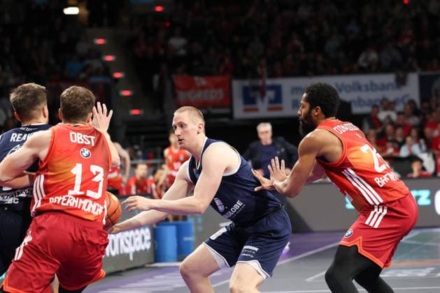 Collin Welp SYNTAINICS MBC, 40 with Spencer Dinwiddie FC Bayern Basketball, 26 and Andreas Obst FC Bayern Basketball, 13 , with Spencer Reaves SYNTAINICS MBC, 31 , GER, FC Bayern Basketball vs SYNTAINICS MBC, Basketball, easycredit Basketball Bundesliga, 9 Matchday, Season 2025 2026, 07 12 2025, GER, FC Bayern Basketball vs SYNTAINICS MBC, Basketball, easycredit Basketball Bundesliga, 9 Matchday, Season 2025 2026, 07 12 2025 Munich Copyright: xEibner-Pressefoto JennixMaulx EP_JML
