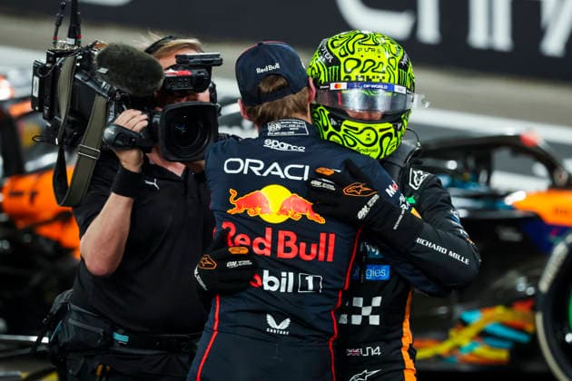 F1 - ABU DHABI GRAND PRIX 2025 NORRIS Lando (gbr), McLaren F1 Team MCL39, portrait celebrating his 1st F1 World Title with VERSTAPPEN Max (ned), Red Bull Racing RB21, portrait during the 2025 Formula 1 Abu Dhabi Grand Prix, 24th round of the 2025 FIA Formula One World Championship, WM, Weltmeisterschaft from December 05 to 07, 2025 on the Yas Marina Circuit, in Abu Dhabi, United Arab Emirates - Abu DhabiUnited Arab Emirates Copyright: xFLORENTxGOODENx