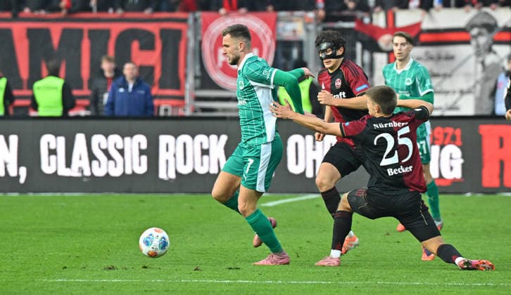 07 12 2025 Soccer Season 2025 2026 2 Soccer Bundesliga 15 Matchday 1 FC Nürnberg FCN Club SpVgg Greuther Fürth Kleeblatt Derby Frankenderby Sportfoto Zink MeZi xmexzix DFL regulations prohibit any use of photographs as image sequences and or quasi video only for editorial use Dennis Srbeny 7, SpVgg Greuther Fürth Finn Ole Becker 25, 1 FC Nürnberg FCN, rechts