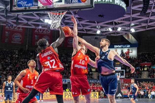 Wenyen Gabriel 32 Bayern , Justinian Jessup 10 Bayern and Kresimir Nikic 9 MBC in action at the match Bayern Munich SYNTAINICS MBC on 07 12 2025 in Munich Munich BMW Park Bayern Germany