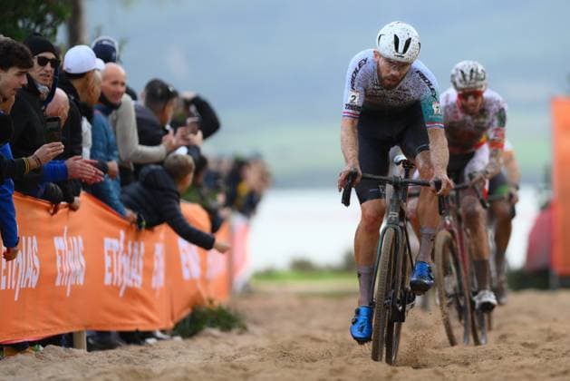 Dutch Joris Nieuwenhuis pictured in action during the men s elite race of the Cyclocross World Cup, in Terralba, Sardinia, Italy, Sunday 07 December 2025, stage 3 (out of 12) in the World Cup of the 2026-2027 season. DAVIDxPINTENS  x147191340x