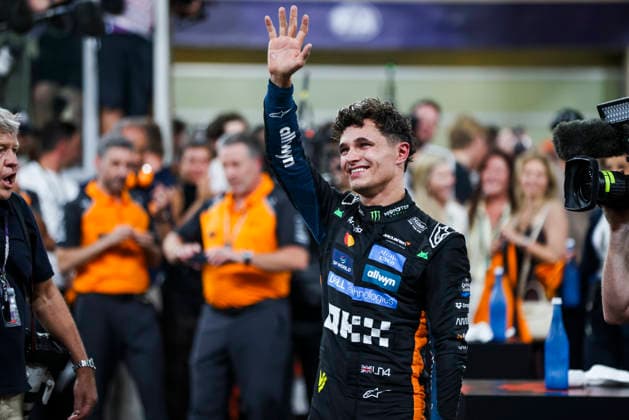 F1 - ABU DHABI GRAND PRIX 2025 NORRIS Lando (gbr), McLaren F1 Team MCL39, portrait celebrating his 1st F1 World Title during the 2025 Formula 1 Abu Dhabi Grand Prix, 24th round of the 2025 FIA Formula One World Championship, WM, Weltmeisterschaft from December 05 to 07, 2025 on the Yas Marina Circuit, in Abu Dhabi, United Arab Emirates - Abu DhabiUnited Arab Emirates  Copyright: xANTONINxVINCENTx