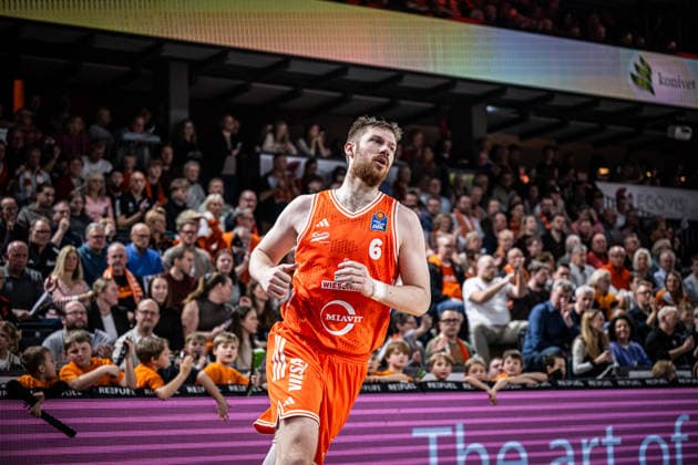 1 Basketball Bundesliga, easyCredit BBL, Season 2025 2026, Men, Main Round, Matchday 9, 07 12 2025, RASTA Vechta Veolia Hamburg Towers Luc van Slooten 6 RASTA Vechta during the game Vechta RASTA Dome Lower Saxony Germany