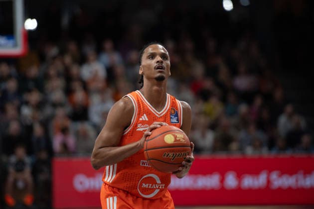 GER, Basketball, easy Credit BBL, Rasta Vechta vs Veolia Towers Hamburg 07 12 2025, Rasta Dome, Vechta, GER, easy Credit BBL, Rasta Vechta vs Veolia Towers Hamburg , in the picture at the free throw Alonzo VERGE JR Rasta Vechta 11 nordphotoxgmbhx xRojahn nph00310