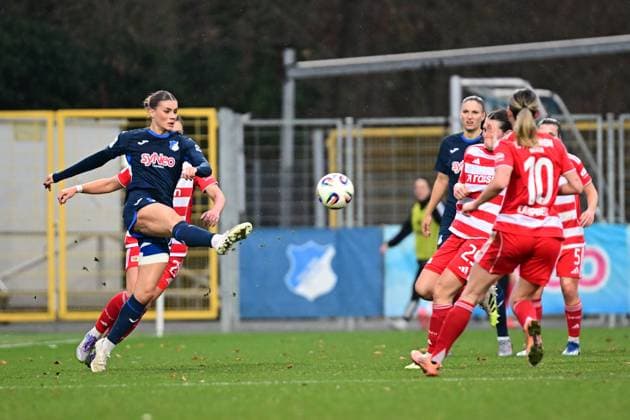 Selina Cerci 8 TSG Hoffenheim Women with shot, while Ida Heikkinen 25 1 FC Union Berlin defends shot by Selina Cerci 8 TSG Hoffenheim Women Copyright: xMichaelxGelhardtx