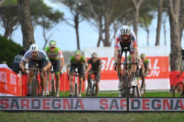 Dutch Joris Nieuwenhuis and Belgian Michael Vanthourenhout pictured in action during the men s elite race of the Cyclocross World Cup, in Terralba, Sardinia, Italy, Sunday 07 December 2025, stage 3 (out of 12) in the World Cup of the 2026-2027 season. DAVIDxPINTENS  x147194027x