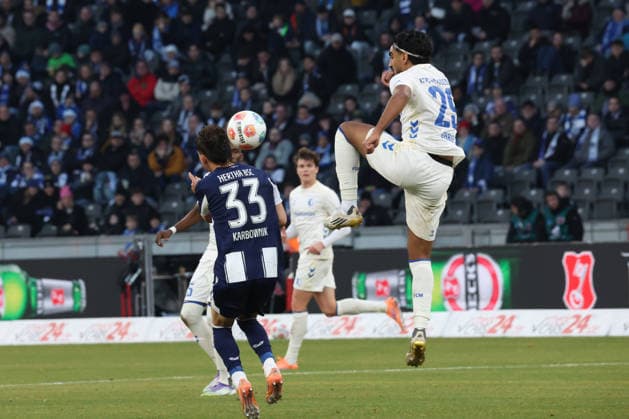 DEU, DFL, 2 FBL, Hertha BSC vs 1 FC Magdeburg, 07 12 2025, Berliner Olympiastadion, Berlin, DEU, DFL, 2 FBL, Hertha BSC vs 1 FC Magdeburg, im Bild Michal Karbownik Hertha BSC Berlin 33 , Rayan Ghrieb 1 FC Magdeburg 29 DFL regulations prohibit any use of Photographs as image sequences and or quasi video nordphotoxGmbHx xEngler nph00076