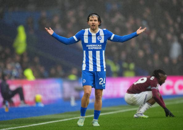 Brighton and Hove Albion v West Ham United, Premier League, Football, Amex Stadium, Brighton, UK - 07 Dec 2025 Ferdi Kadioglu of Brighton questions foul on Aaron Wan-Bissaka of West Ham United. Brighton Amex Stadium Brighton GBR, UK NEWSPAPERS OUT Copyright: xSeanxRyanx