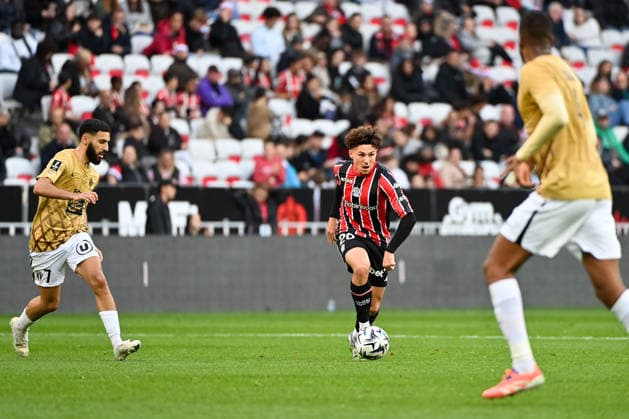 OGC Nice v Angers SCO - Ligue 1 McDonald s 2025 2026 07 Amine SBAI (sco) - 20 Tom LOUCHET (ogcn) during the Ligue 1 McDonald s match between Nice and Angers at Allianz Riviera on December 7, 2025 in Nice, France. Nice France  Copyright: xFEPx 776348225