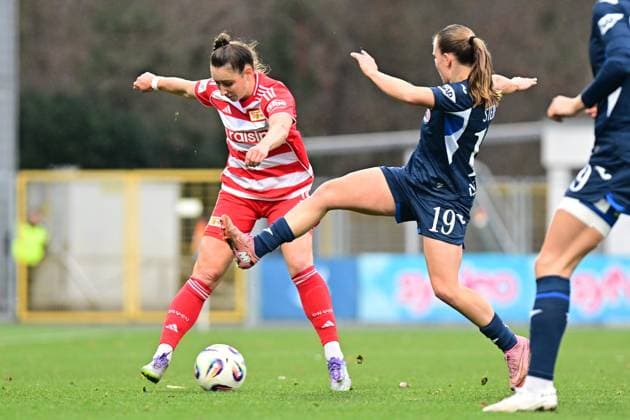 Anna Weiß 21 1 FC Union Berlin in a duel with a TSG Hoffenheim player Womens duel for the ball Copyright: xMichaelxGelhardtx
