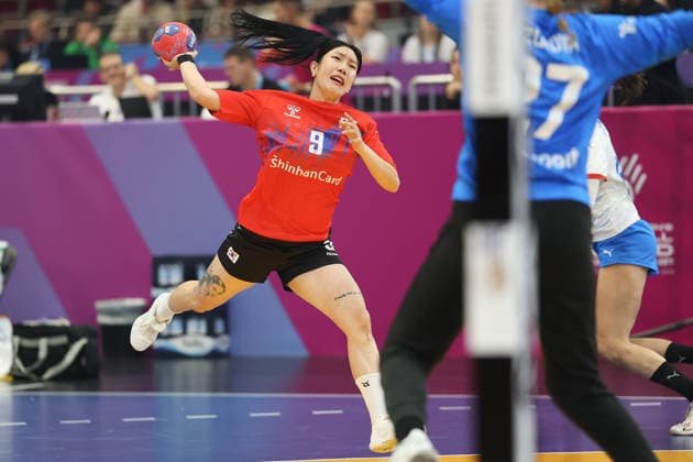 South Korea Czech Republic, IHF Womens Handball World Championship Yeong Yeong Lee South Korea, 9 3 main round match of the Womens Handball World Championship between South Korea and Czech Republic on December 7, 2025 at the Westfalenhalle in Dortmund , Dortmund Nordrhein Westfalen Germany Westfalenhalle