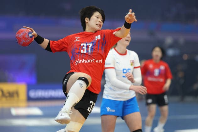 South Korea Czech Republic, IHF Womens Handball World Championship Min Seo Kim South Korea, 37 3 main round match of the Womens Handball World Championship between South Korea and Czech Republic on December 7, 2025 at the Westfalenhalle in Dortmund , Dortmund Nordrhein Westfalen Germany Westfalenhalle