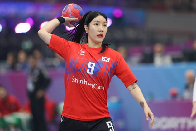 South Korea Czech Republic, IHF Womens Handball World Championship Yeong Yeong Lee South Korea, 9 3 main round match of the Womens Handball World Championship between South Korea and Czech Republic on December 7, 2025 at the Westfalenhalle in Dortmund , Dortmund Nordrhein Westfalen Germany Westfalenhalle