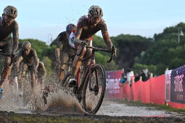 Dutch Joris Nieuwenhuis and Belgian Michael Vanthourenhout pictured in action during the men s elite race of the Cyclocross World Cup, in Terralba, Sardinia, Italy, Sunday 07 December 2025, stage 3 (out of 12) in the World Cup of the 2026-2027 season. DAVIDxPINTENS  x147198161x